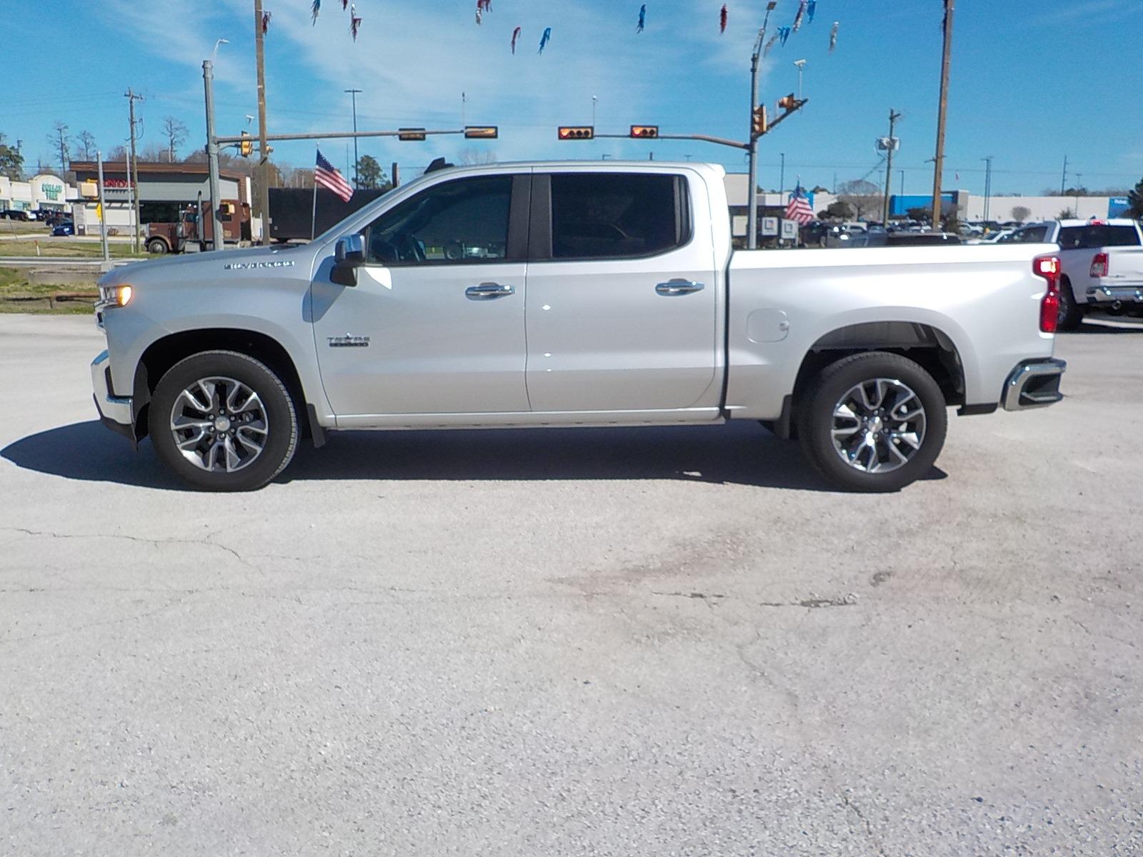 2020 Silver /Black Chevrolet Silverado 1500 LT Texas Edition (3GCPWCEDXLG) with an 5.3L V8 engine, Automatic transmission, located at 1617 W Church Street, Livingston, TX, 77351, (936) 327-3600, 30.710995, -94.951157 - ONE OWNER!! LOW LOW MILES!! Locally Owned! YES! That is the correct miles! You just need to come see this truck for yourself; it's just as nice as you think it would be! - Photo #4